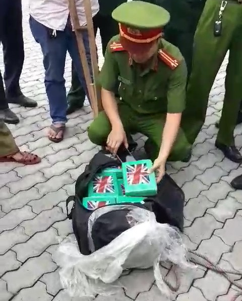 Sau[-]nghi[-]án[-]"100[-]bánh[-]cocain",[-]nhà[-]đầu[-]tư[-]bán[-]tháo[-]cổ[-]phiếu[-]thép[-]Pomina
